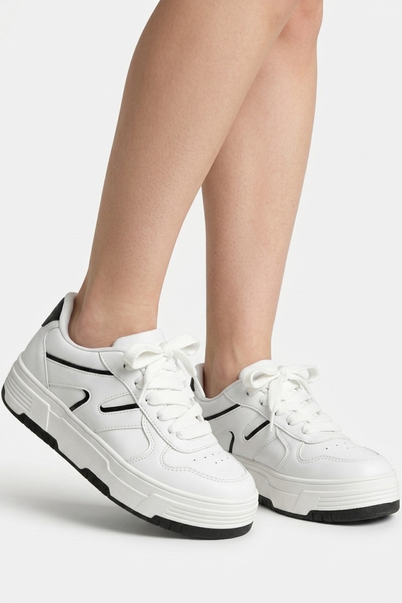 Iza - Tênis Chunky Off White c/ Preto