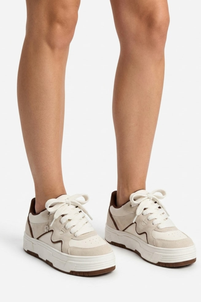 Blake - Tênis Casual Camurça Off White com Recortes Marrom