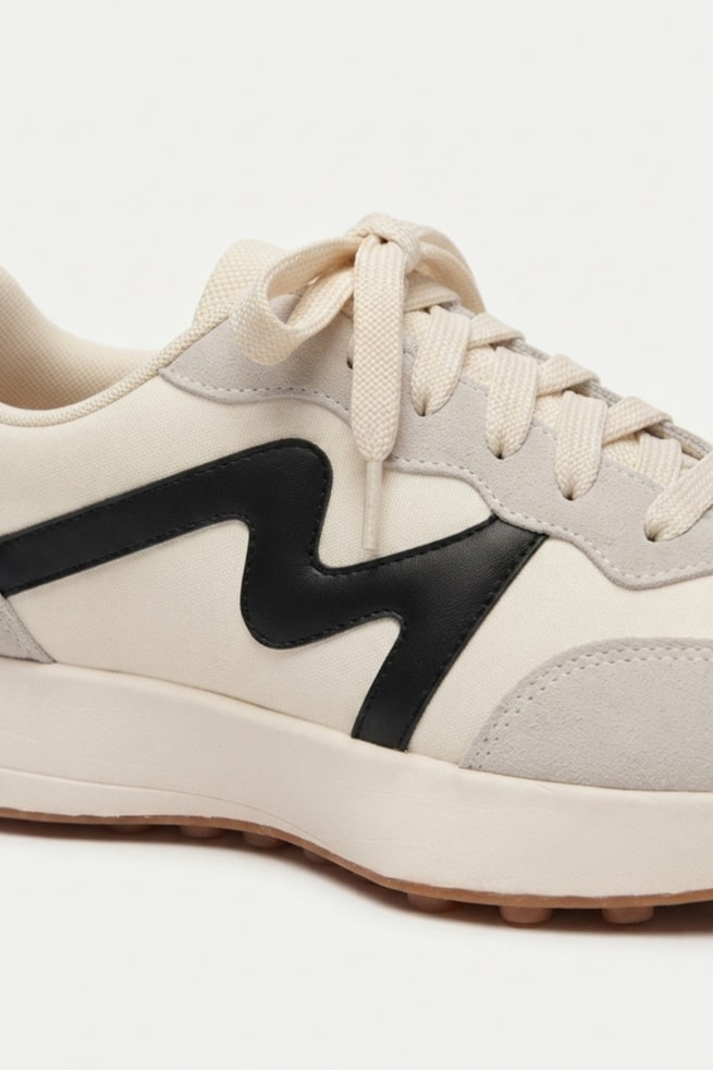 Camila - Tênis Casual Camurça Off White e Cinza com Recortes Preto