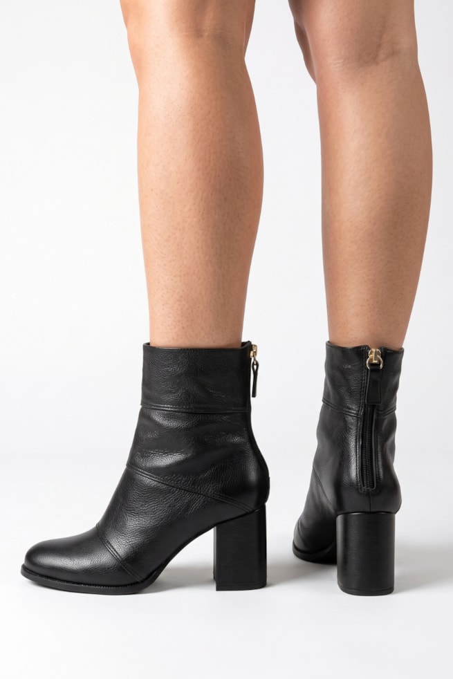 Cora - Bota Ankle Couro Salto Bloco Cano Curto Preto