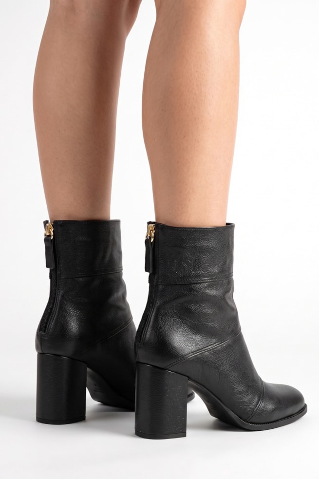 Cora - Bota Ankle Couro Salto Bloco Cano Curto Preto