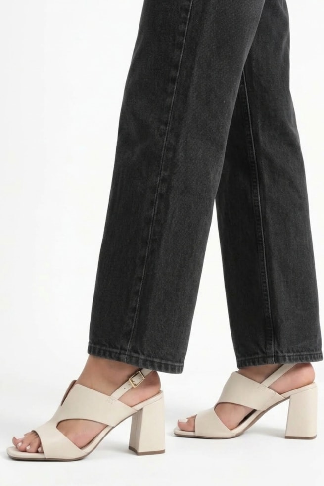 Fábia - Sandália Salto Bloco Off White