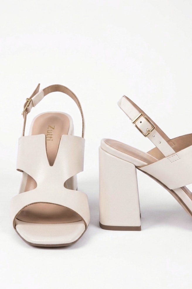 Fábia - Sandália Salto Bloco Off White