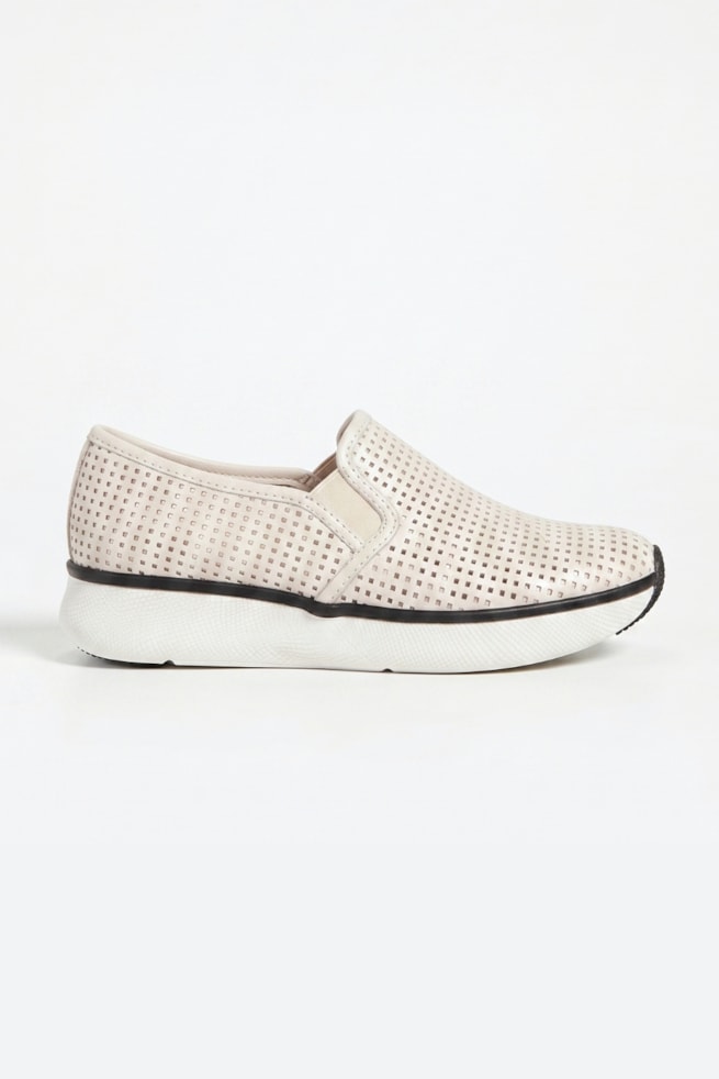 Fernanda - Tênis Slip On Couro Vazado Off White
