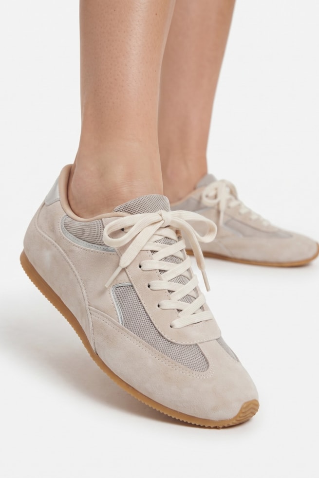 Gal - Tênis Casual Suede Off White com Detalhes Prata