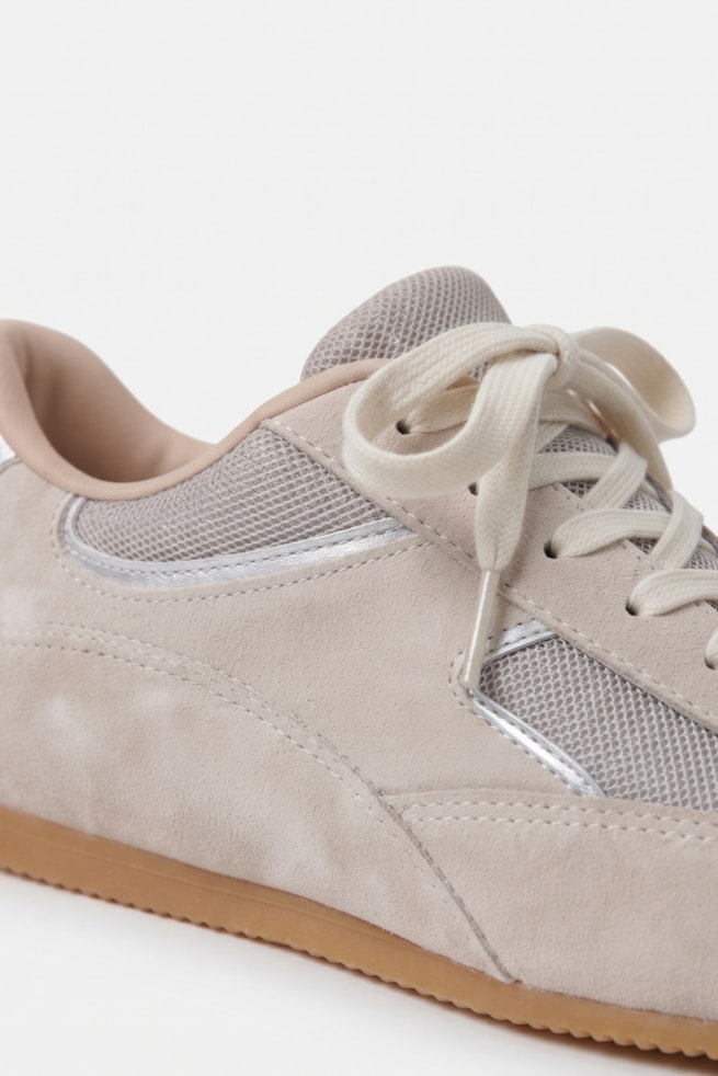 Gal - Tênis Casual Suede Off White com Detalhes Prata