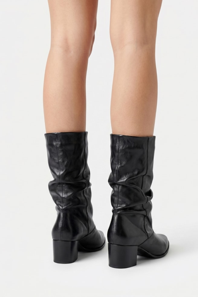 Isabela - Bota Ankle em Couro Preto