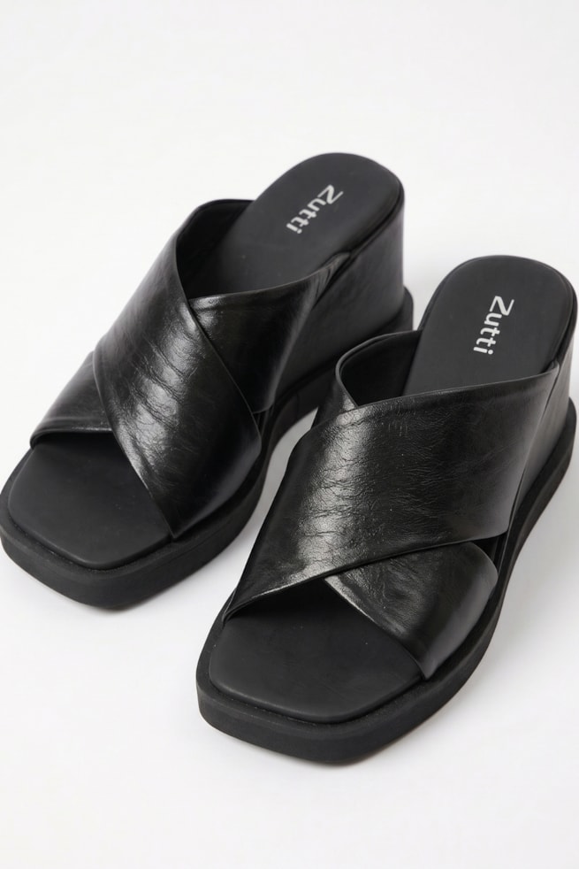 Ísis - Sandália Tamanco Couro Preto