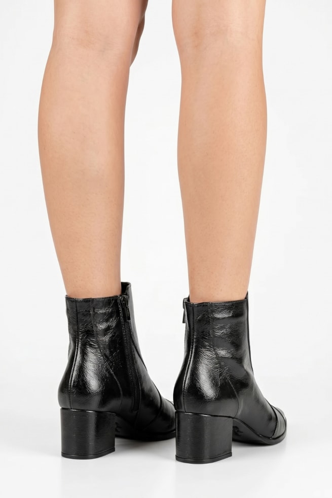 Jeni - Bota Ankle Salto Bloco Couro Preto