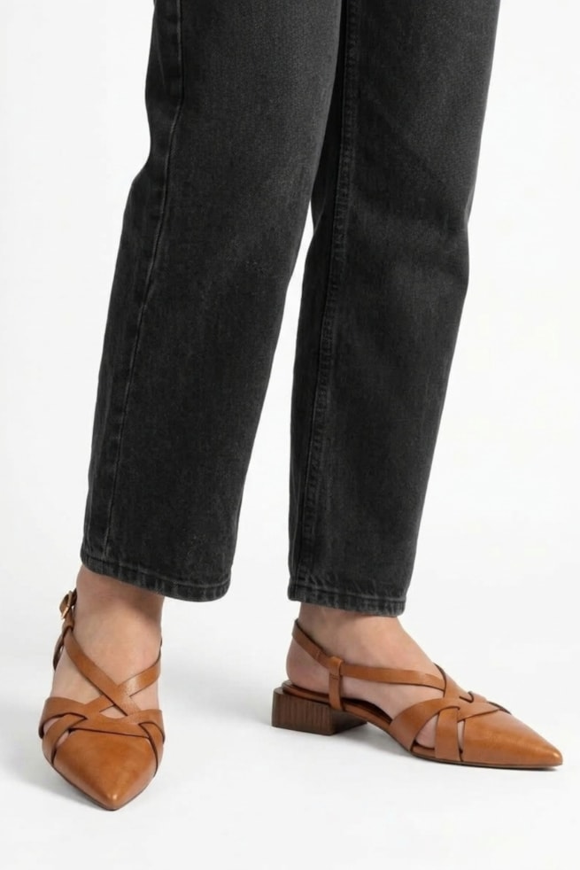 Lavínia - Sapatilha Slingback Bico Fino Caramelo