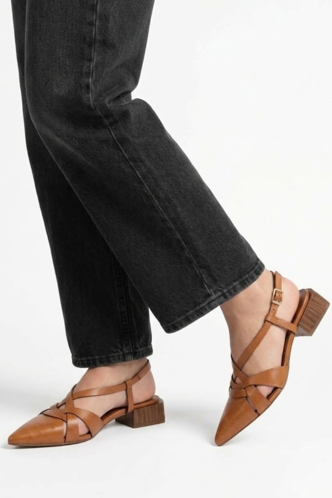 Lavínia - Sapatilha Slingback Bico Fino Caramelo