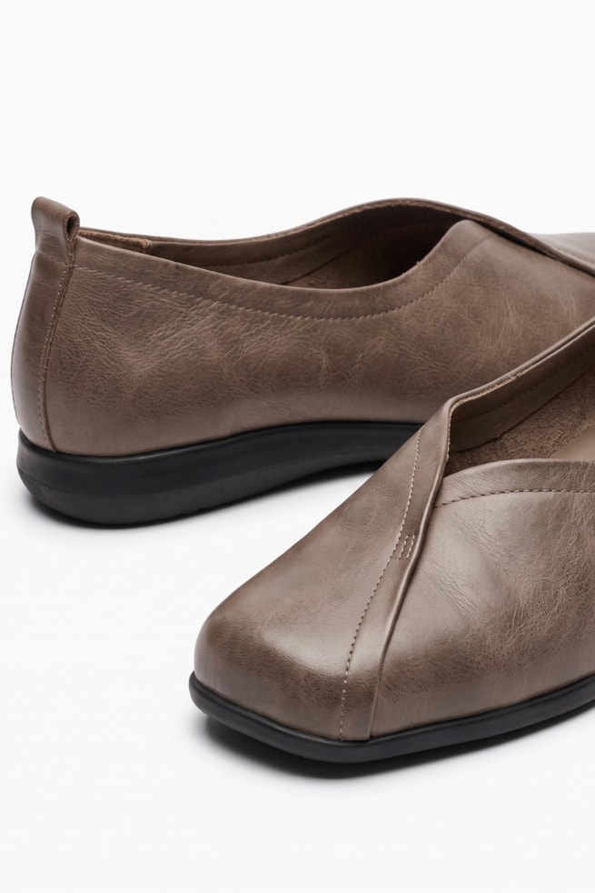 Letícia - Sapato Conforto Couro Cinza