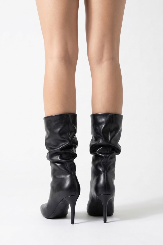 Louise - Bota Bico Salto Fino Preto Cano Médio Franzido