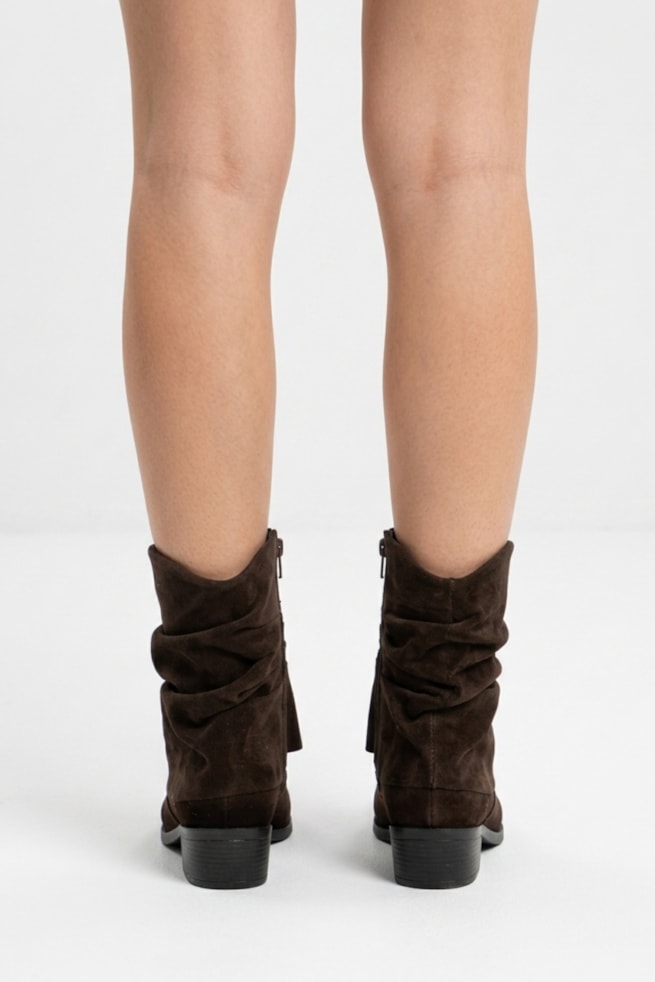 Luma - Bota Ankle Camurça Marrom