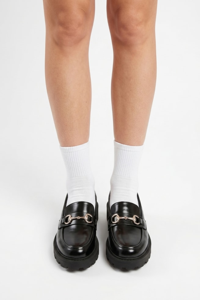 Luna - Sapato Mocassim Bico Redondo com Fivela Tratorado Preto