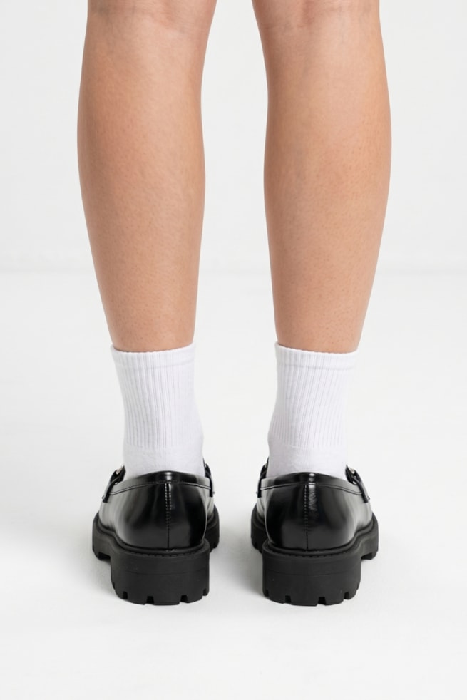 Luna - Sapato Mocassim Bico Redondo com Fivela Tratorado Preto