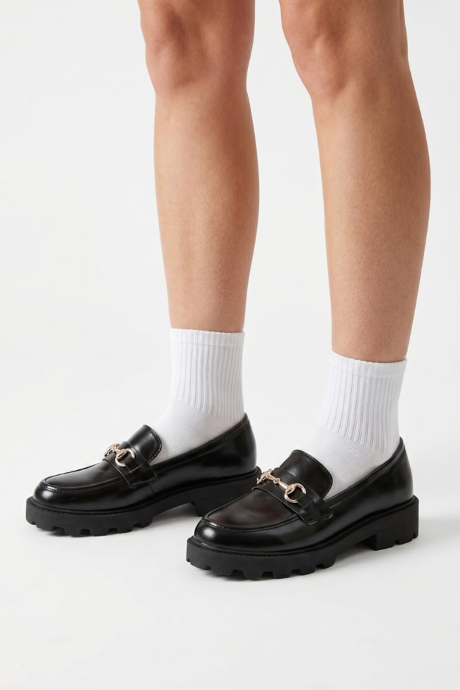 Luna - Sapato Mocassim Bico Redondo com Fivela Tratorado Preto