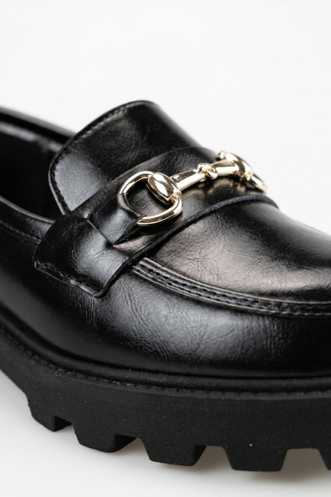 Luna - Sapato Mocassim Bico Redondo com Fivela Tratorado Preto