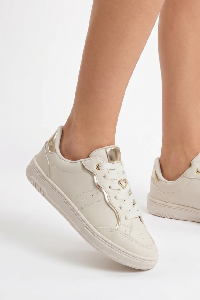 Maia - Tênis Slip On Off White com Dourado