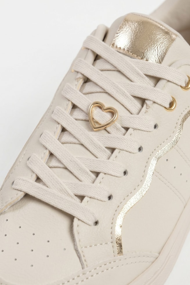 Maia - Tênis Slip On Off White com Dourado