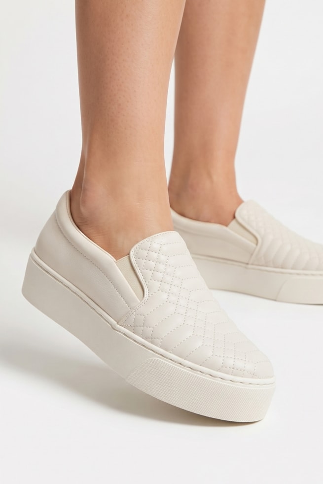 Micaela - Tênis Slip On Off White