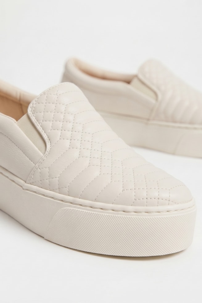 Micaela - Tênis Slip On Off White
