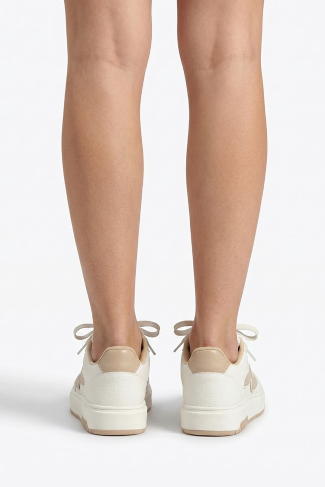 Paola - Tênis Casual Camurça Off White com Recortes Areia