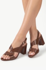 Marrom