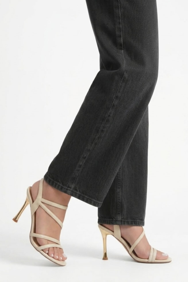 Soraia - Sandália Tiras Off White