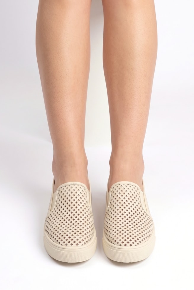 Vick - Tênis Slip On Vazado Off White