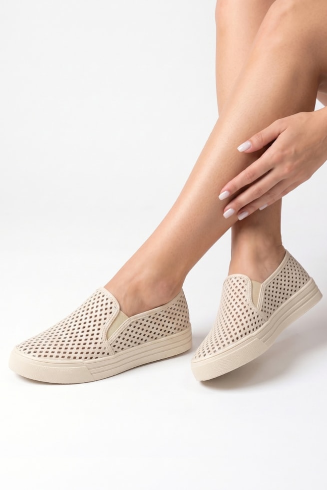 Vick - Tênis Slip On Vazado Off White