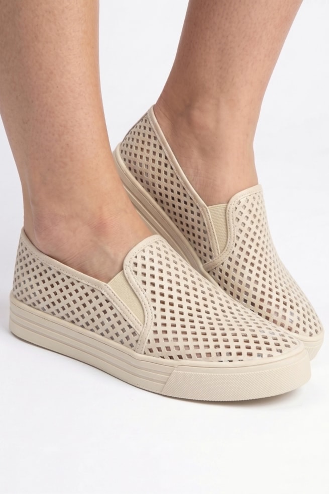 Vick - Tênis Slip On Vazado Off White