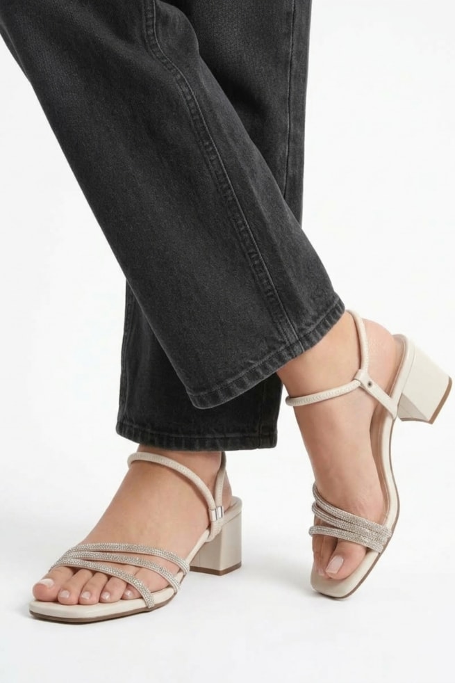 Victoria - Sandália Salto Bloco Strass Off White