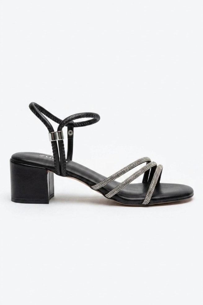 Victoria - Sandália Salto Bloco Strass Preto