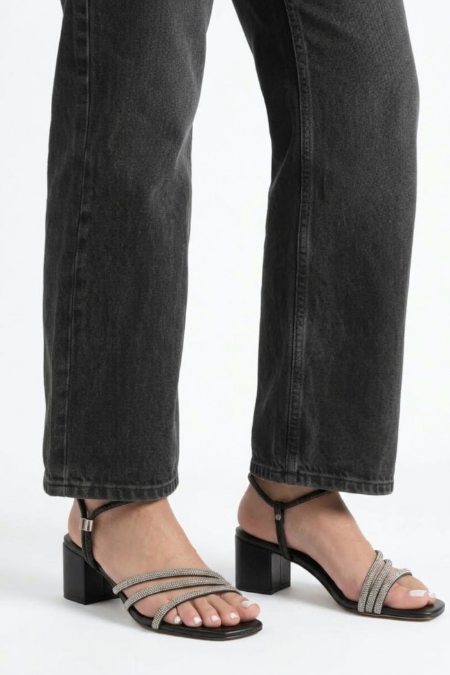 Victoria - Sandália Salto Bloco Strass Preto