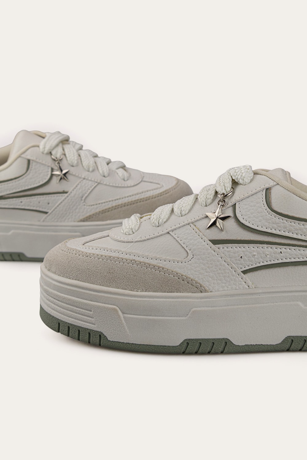 Zara - Tênis Off White c/ Verde